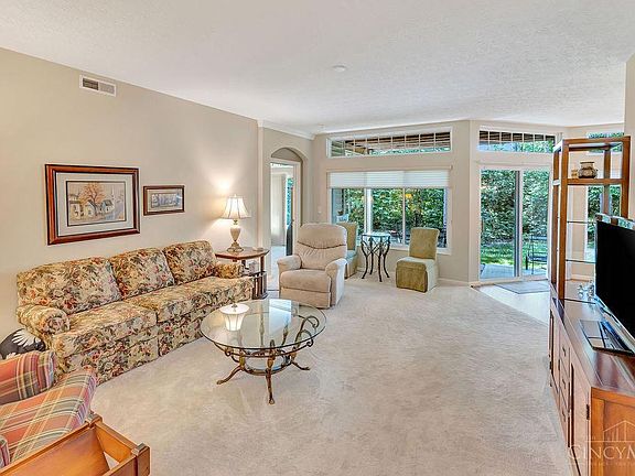 3rd image of 4499 English Oak Ct