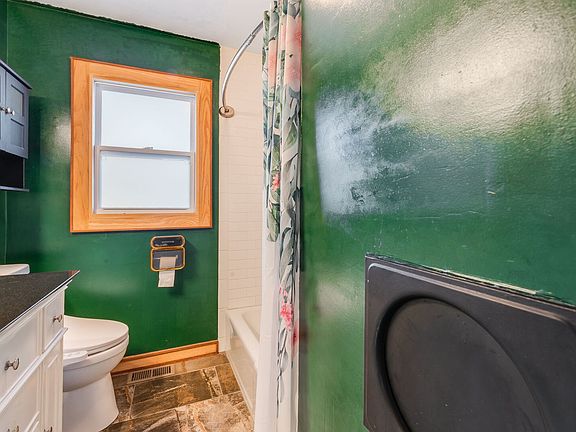 4th image of 300 N Garfield St
