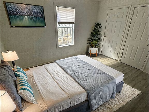 4th image of 1723 Oak Knoll Dr #6