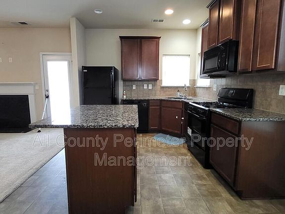 5th image of 5867 San Gabriel Ln