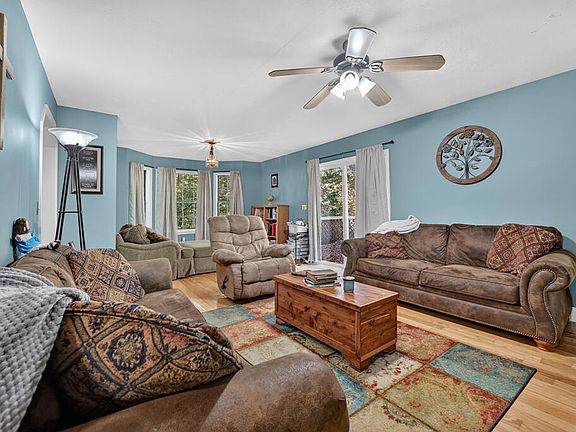 4th image of 99 Highland Cir