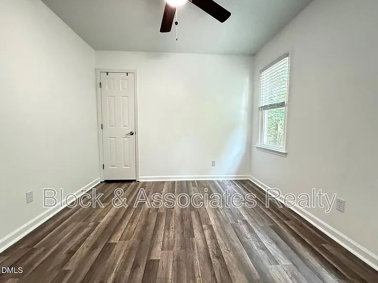 401 Holly Berry Ln — Photo 28