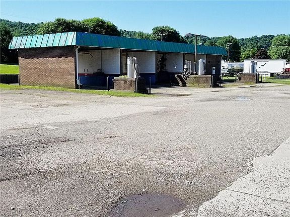 3rd image of 2116 N Pleasants Hwy