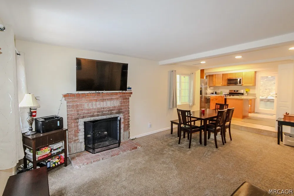 3 bed, 2.5 bath, 1456 sqft, $2,400 — Photo 2