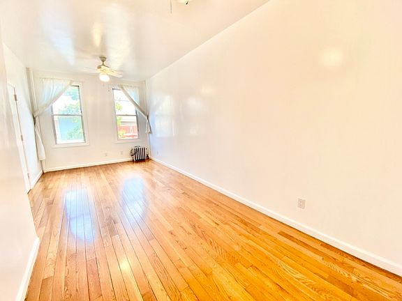 3rd image of 26-04 Hoyt Ave S #1L