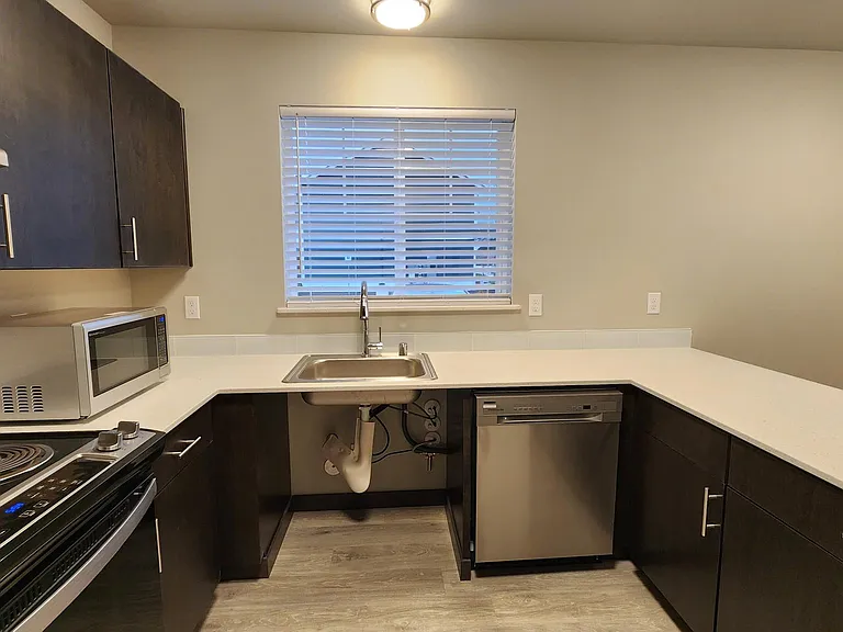 1031 Cedar Ave #101 — Photo 12