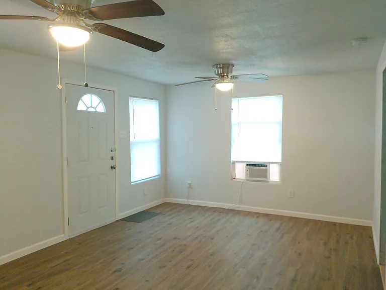 225 Watson St — Photo 2