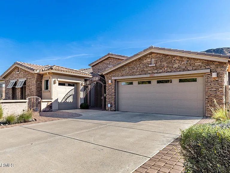 10312 S 16th Dr — Photo 7