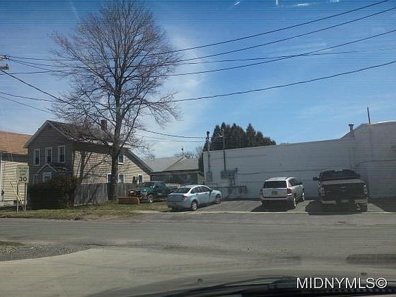 3rd image of 6 Oriskany Blvd