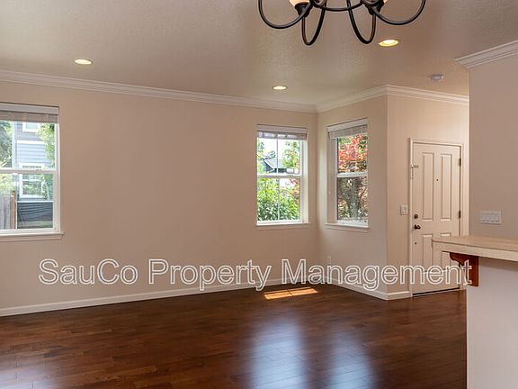 4th image of 292 NE 66th Ave