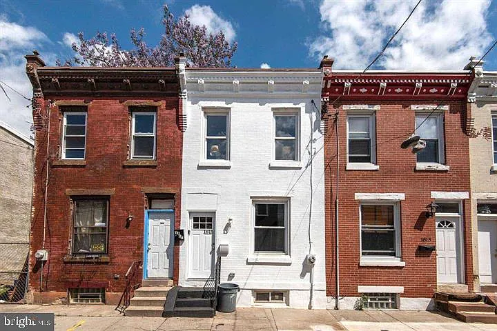 1815 Waterloo St — Photo 2