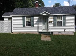 220 8th St, Carlyle, IL 62231