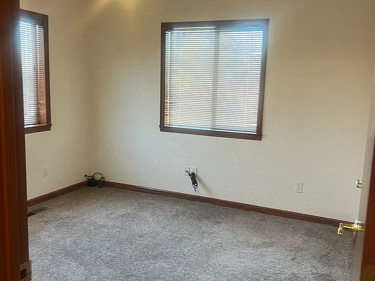 5900 Laramie Ln — Photo 8