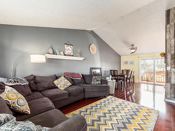 3rd image of 3875 Sugarbush Blvd