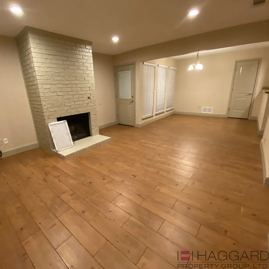 3/2.5/2 Townhome style duplex in Frisco — Photo 1