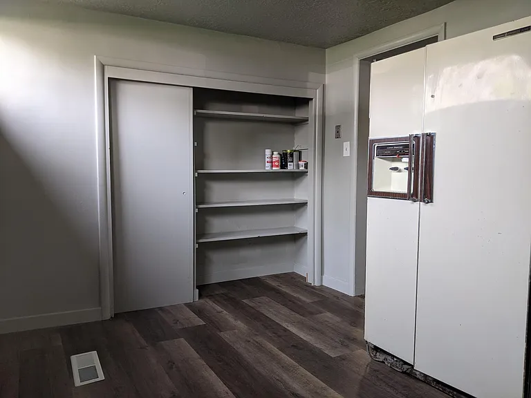 892 E 150 N — Photo 8
