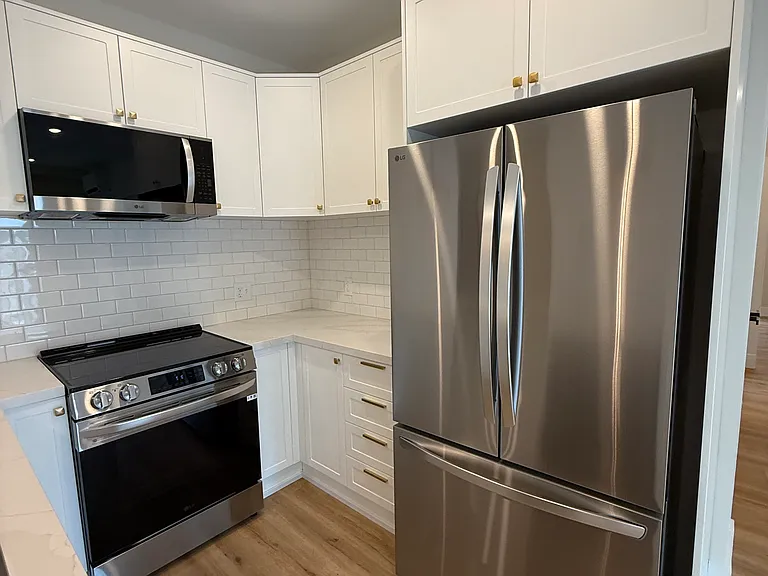 476 Warren St #204 — Photo 4