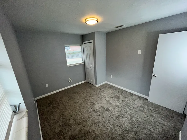 604 S Waldron Ave — Photo 9