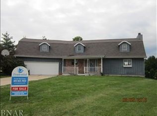 907 Barbara Dr, Heyworth, IL 61745