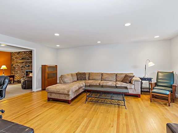 5th image of 3184 Ronit Ct