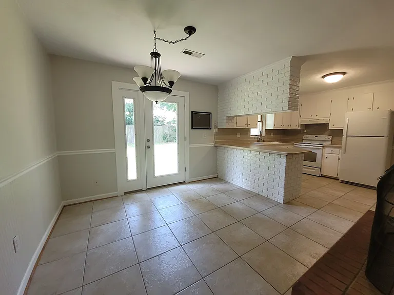 2237 Maple St — Photo 7