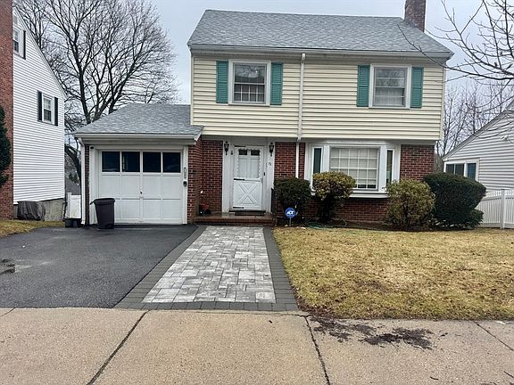 4th image of 72 Redlands Rd