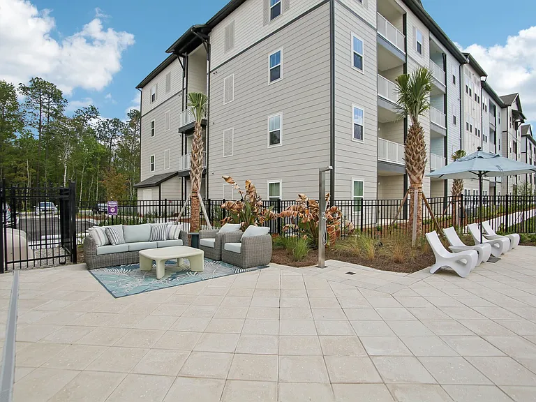 Avion Apartments — Photo 49