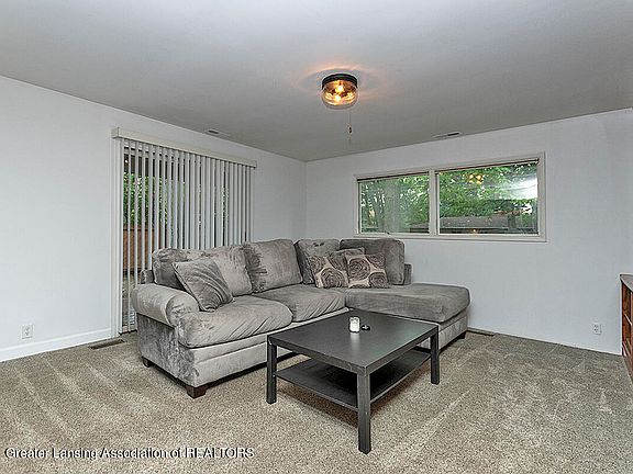 5th image of 1608 Columbine Dr