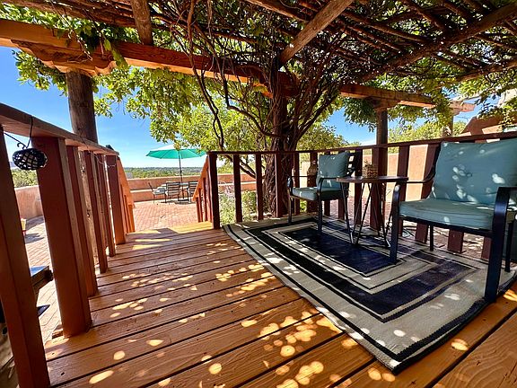 4th image of 310 Los Arboles Dr