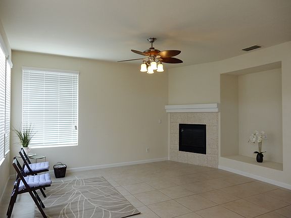 4th image of 692 Plum Creek Ct