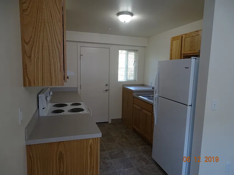 771 W 7th Ave — Photo 3