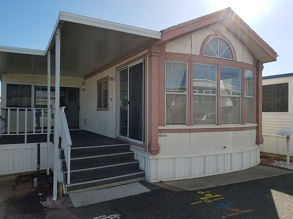2nd image of 900 N Cleveland St Spc 51