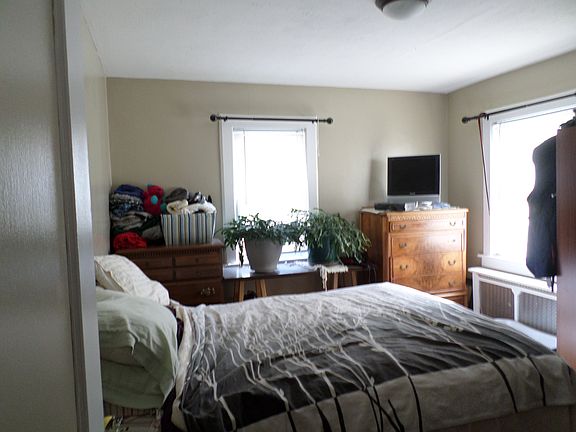 3rd image of 1 Underhill Ave