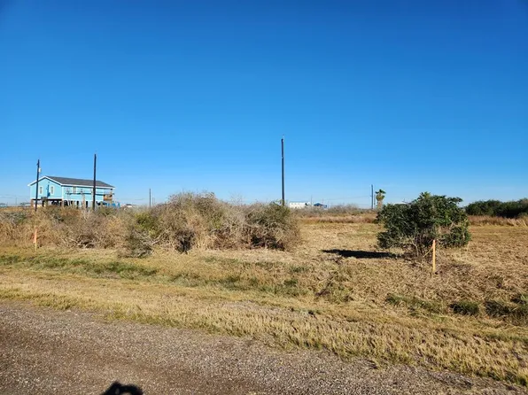 214 W Rustic Oak Ln, Rockport, TX 78382