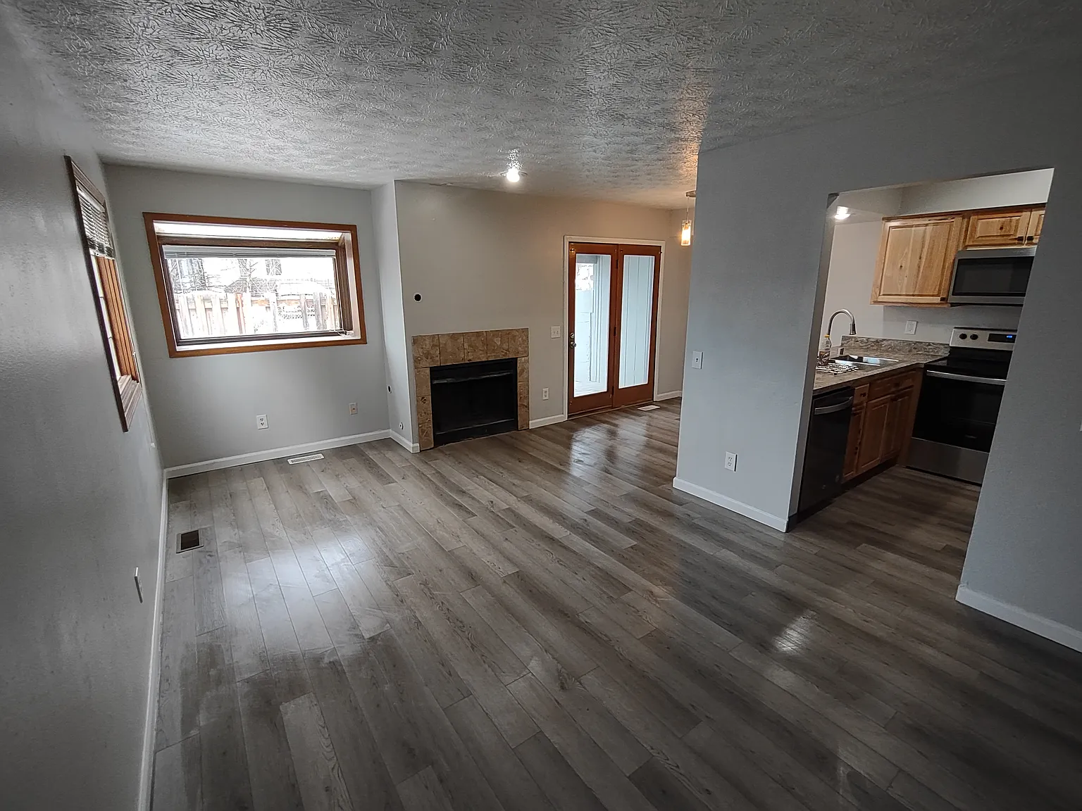 3 bed, 1400 sqft, $2,150 — Photo 3