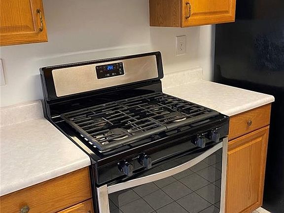 5th image of 100 Hillside Dr APT E5