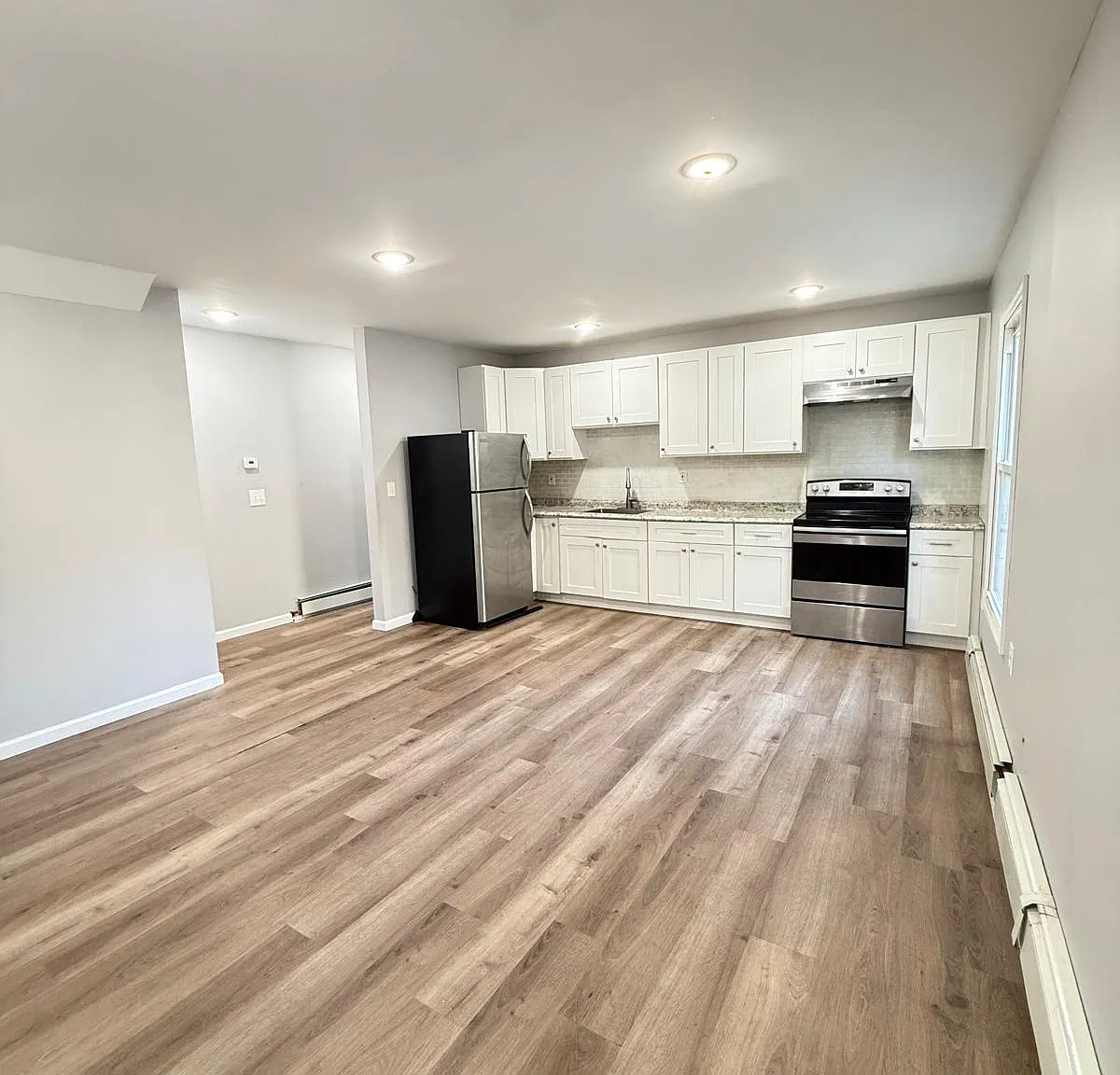 4 bed, 1200 sqft, $3,200 — Photo 1