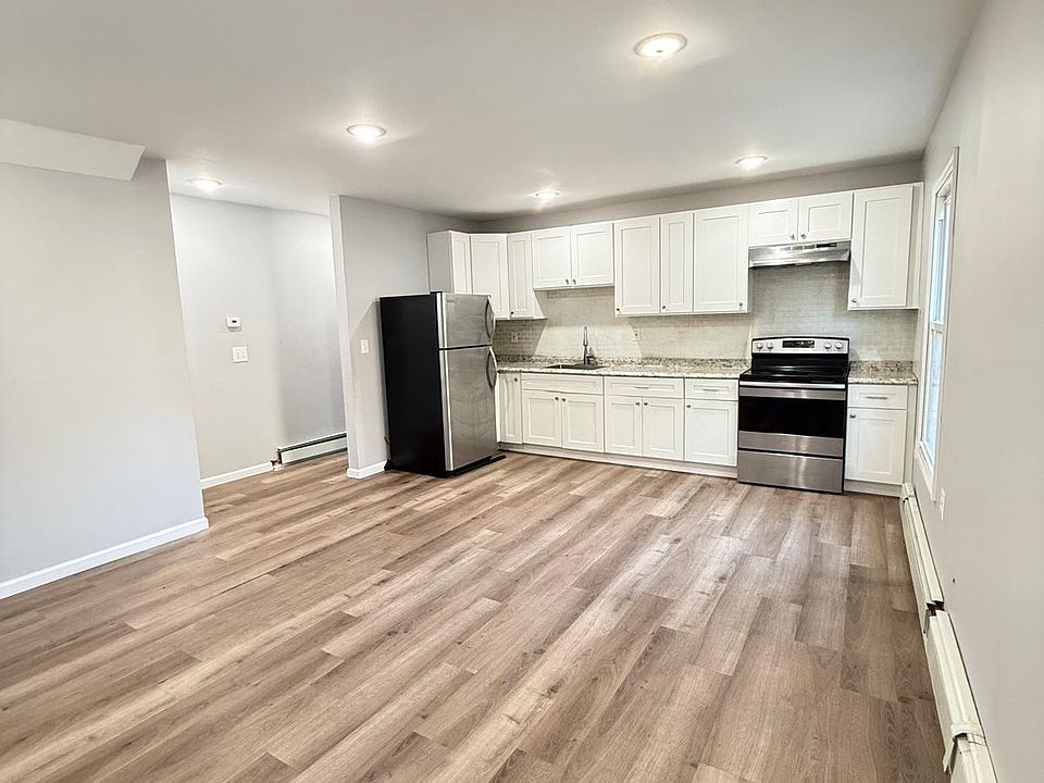 1st image of 437-439 7th Ave W #2