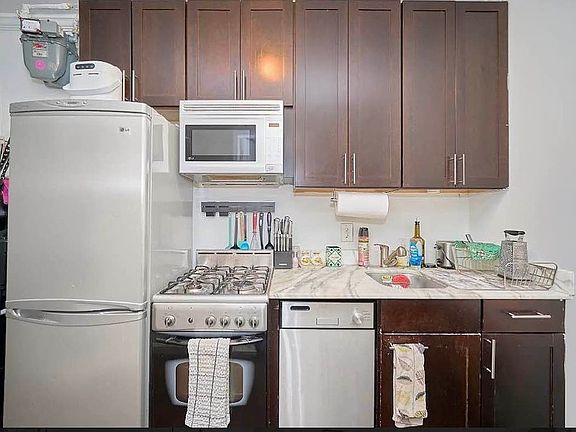 4th image of 500 E 11th St APT 18
