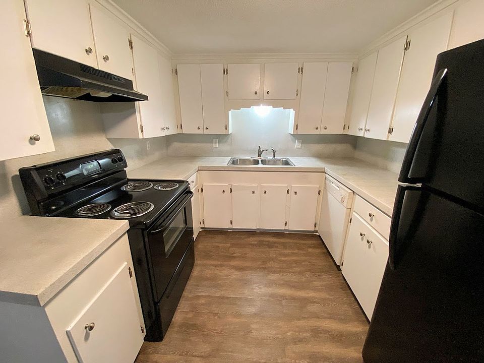 1st image of 419 Clarence St #1