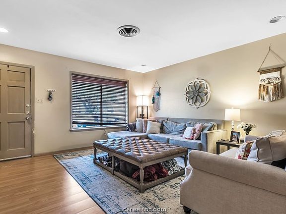 3rd image of 1404 Skrivanek Ct