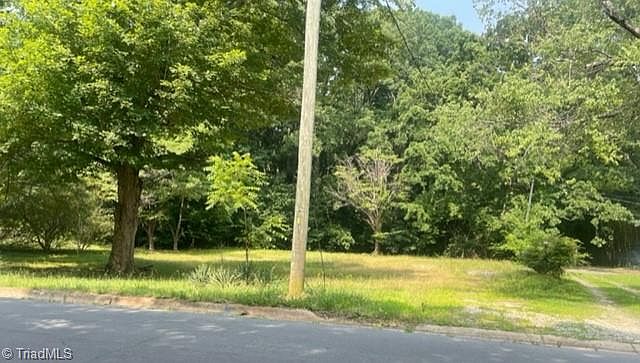 2nd image of 403 Moore Dr #5