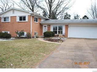 566 Lodge Dr, Saint Louis, MO 63126