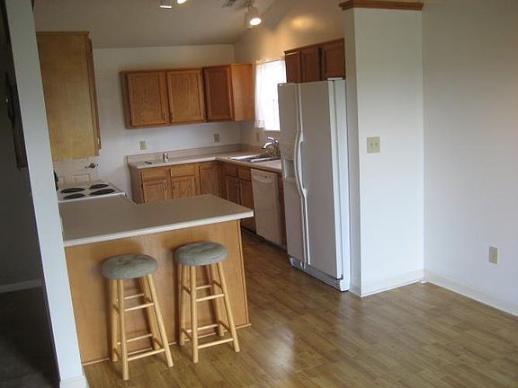 3rd image of 203 Brixton Woods Dr W