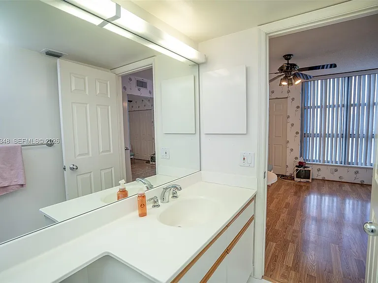 3530 Mystic Pointe Dr #1401 — Photo 19