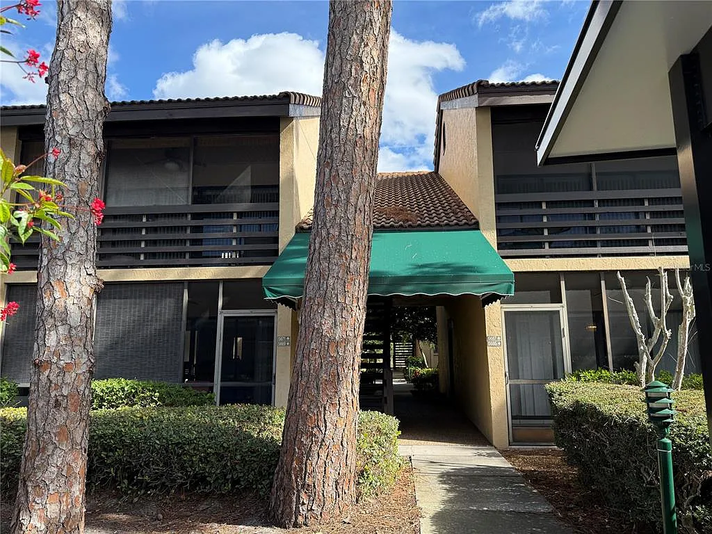 2 bed, 2.0 bath, 848 sqft, $1,700 — Photo 2