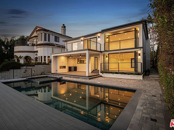 3rd image of 10060 Toluca Lake Ave