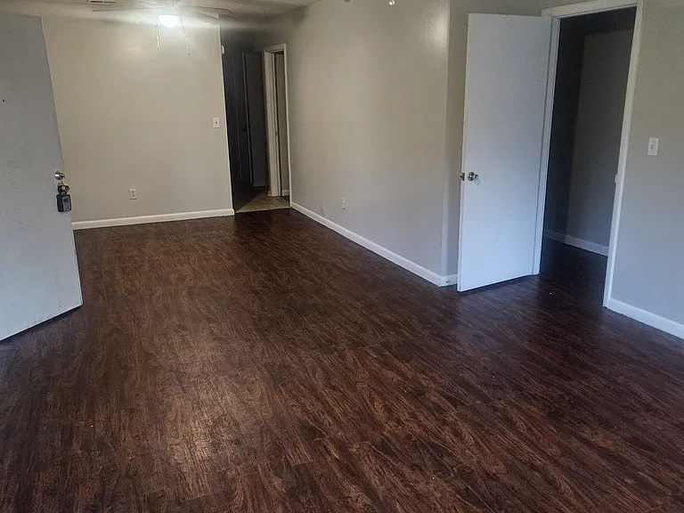 914 Bunker Hill Rd — Photo 3