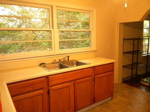 3rd image of 518 Kennesaw Dr SE