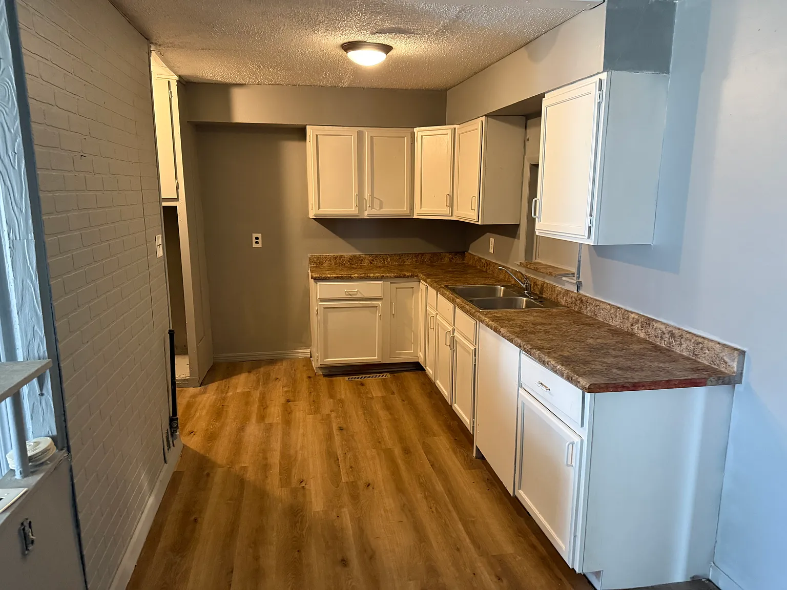 3 bed, 1093 sqft, $1,055 — Photo 3